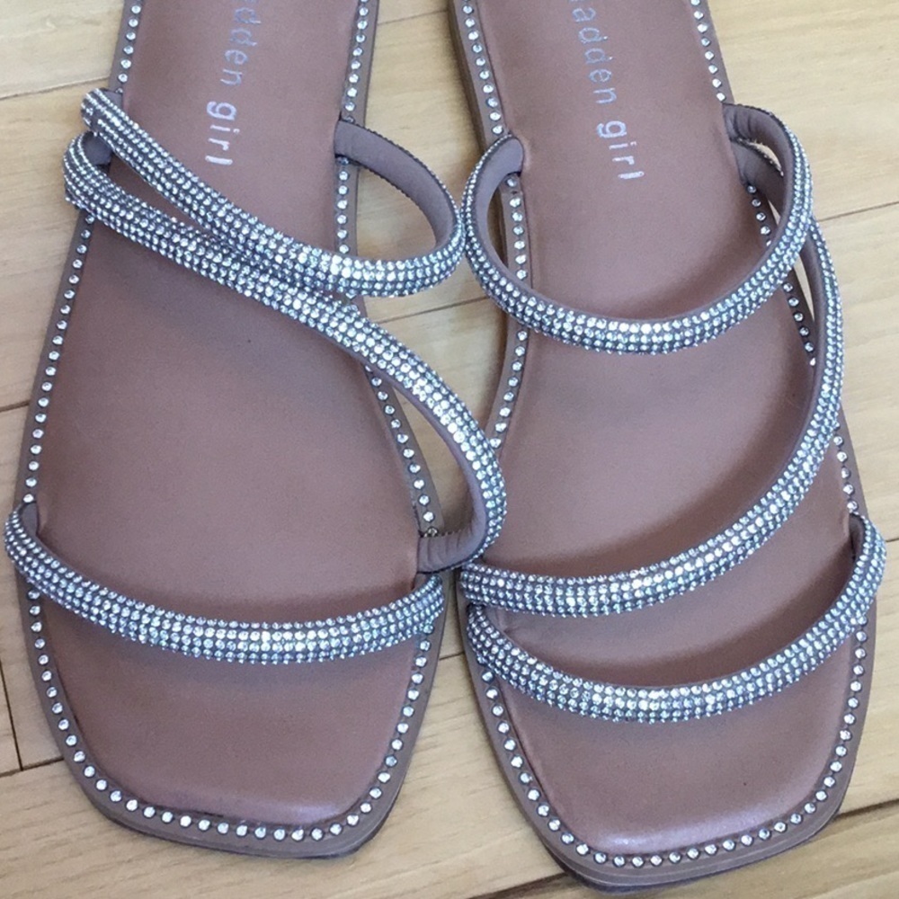 MADDEN girl starle slide on sandals with diamond like bling. Women’s size 6.5 - Picture 16 of 16